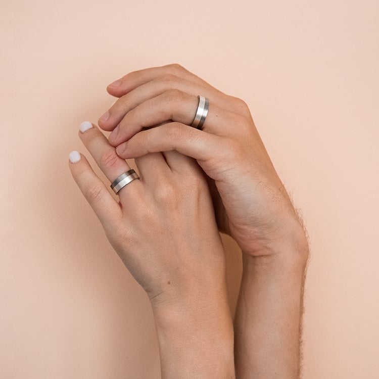 Snubní prsteny z titanu a stříbra Akash 108533