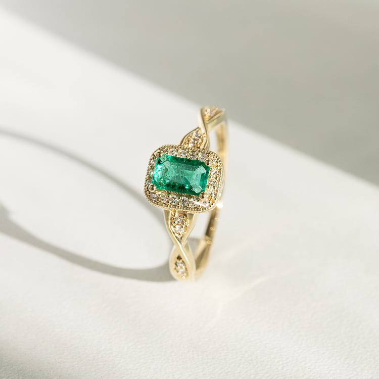 Elegantní smaragdový zlatý prsten s diamanty Enoh 145650