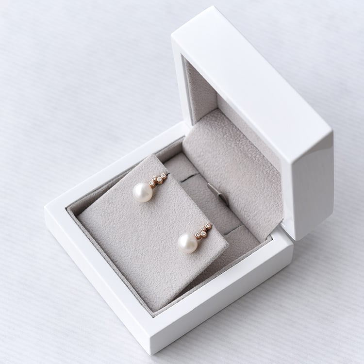 Zlaté náušnice s perlou 69375