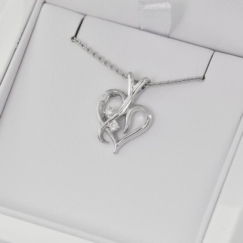 Zlaté srdce s diamanty v přívěsku Lynelle