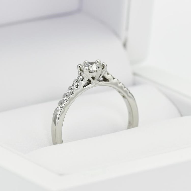 Prsten z platiny s diamanty 11712