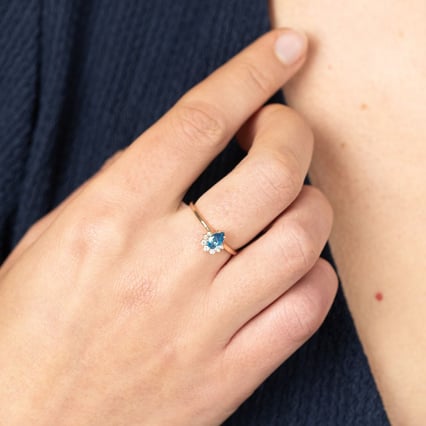 Zásnubní prsten s certifikovaným fancy blue lab-grown diamantem Pallavi