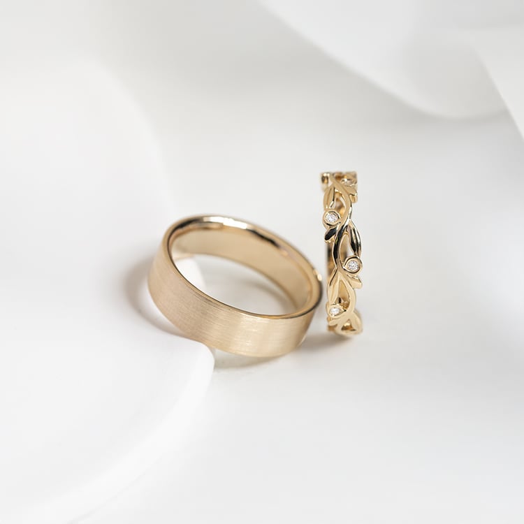 Jemný prsten ve tvaru lístečků s diamanty Emery 149324