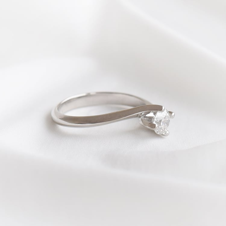 Zásnubní prsten s certifikovaným diamantem 93801