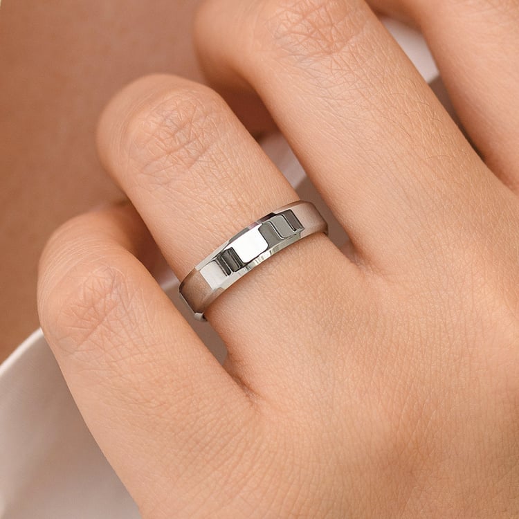 Platinové minimalistické snubní prsteny se zkosenými hranami Varden 157813