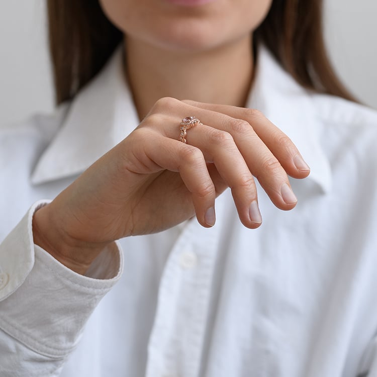 Zásnubní prsten s morganitem a diamanty ve vintage stylu Jyspie 134154