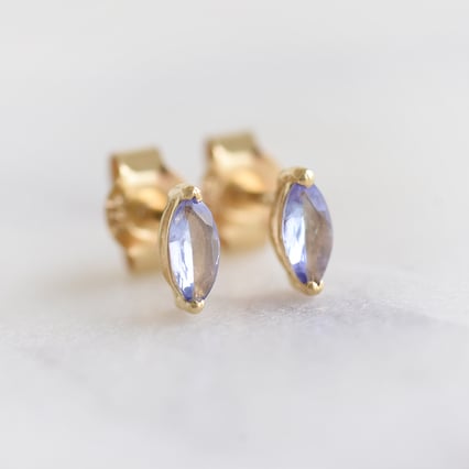 Minimalistické stříbrné náušnice s tanzanity Andine