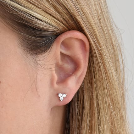 Romantické náušnice se třemi diamanty Johnna