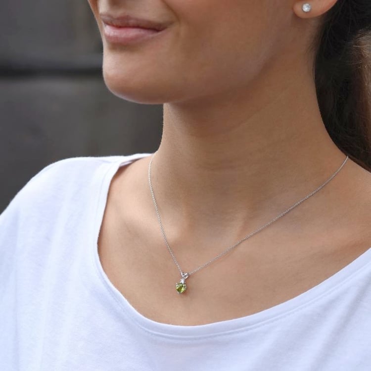 Srdce ve zlatém náhrdelníku s olivínem a diamantem 107839