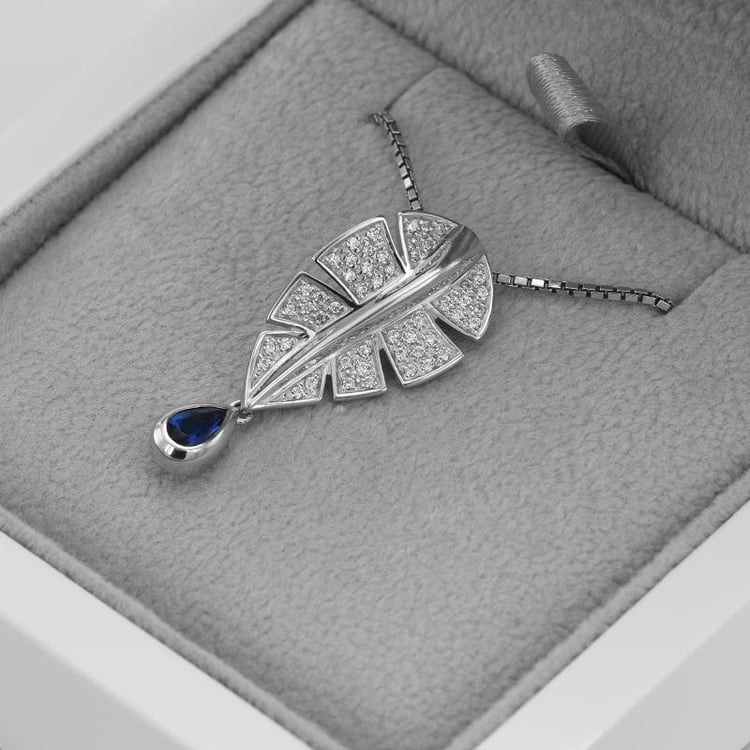 Stříbrný přívěsek se safírem a zirkony 50048