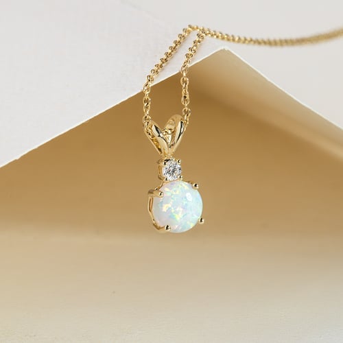 Přívěsek s bílým round opálem a diamantem Emolyna