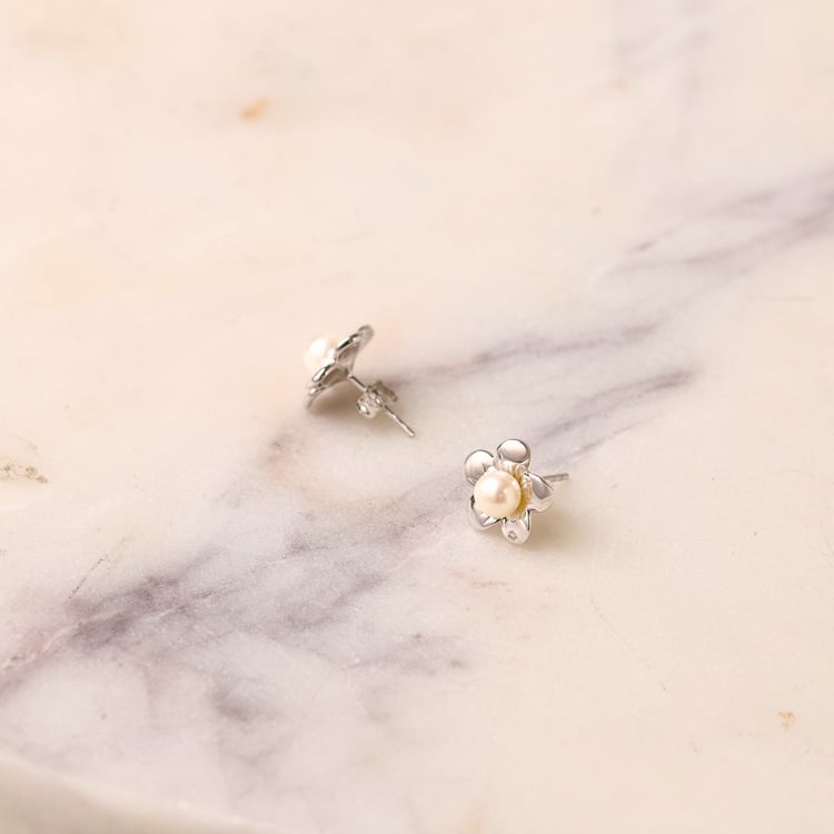 Jemné náušnice ve tvaru květiny s bílou perlou a lab-grown diamantem Abhishek 165442