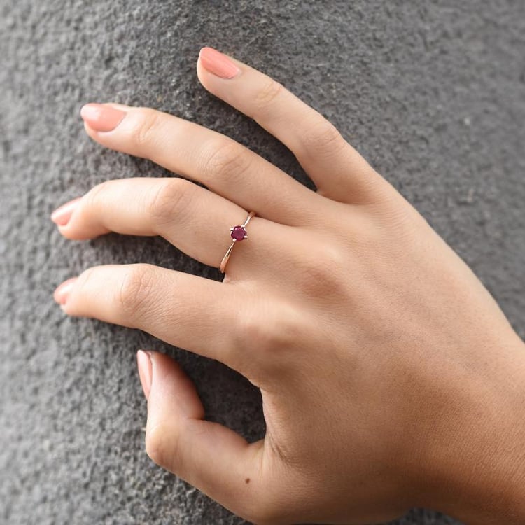 Zásnubní prsten s rubínem z růžového zlata 47053