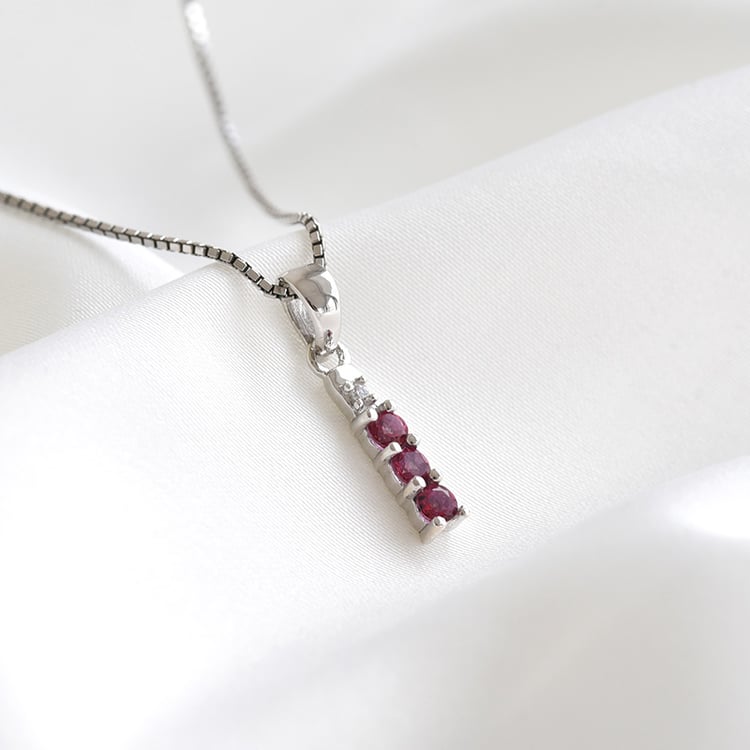 Něžný stříbrný přívěsek s topazy 79171