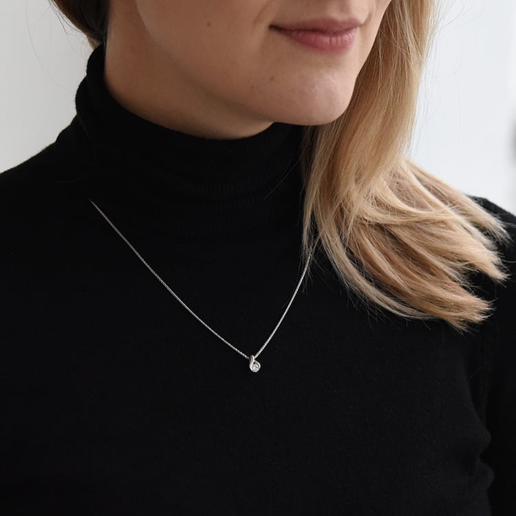 Platinový náhrdelník s diamantem 72939