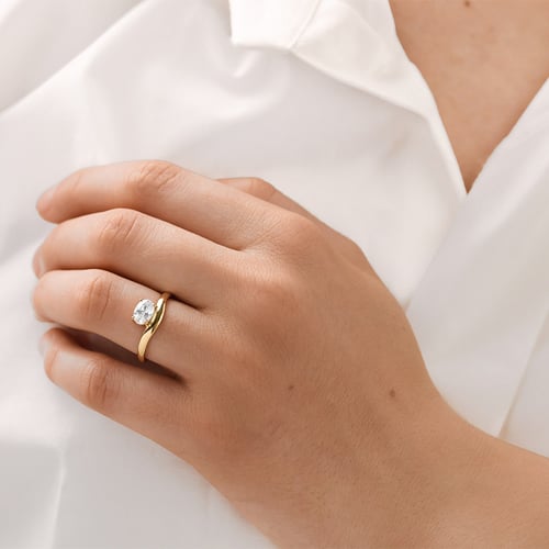 Atypický zásnubní prsten s 0.5ct IGI certifikovaným oval diamantem Adina