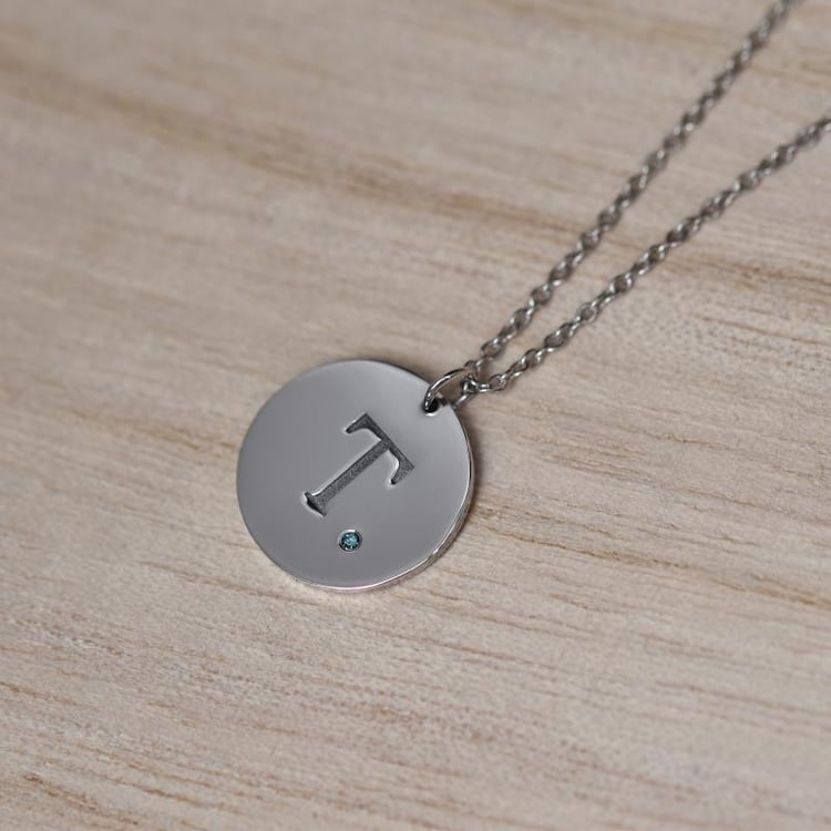 Přívěsek s modrým diamantem a gravírem 70419