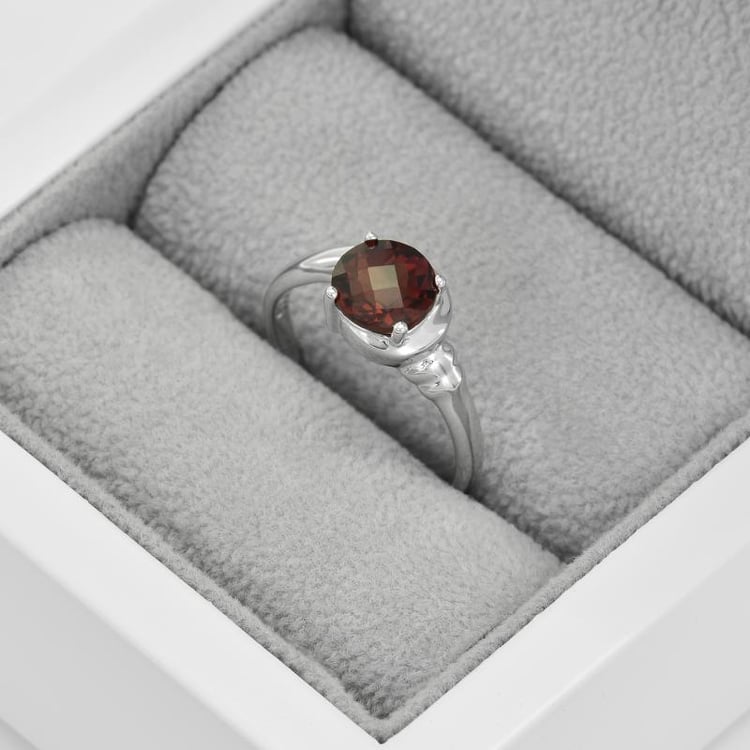Elegantní stříbrný prsten s granátem 45405