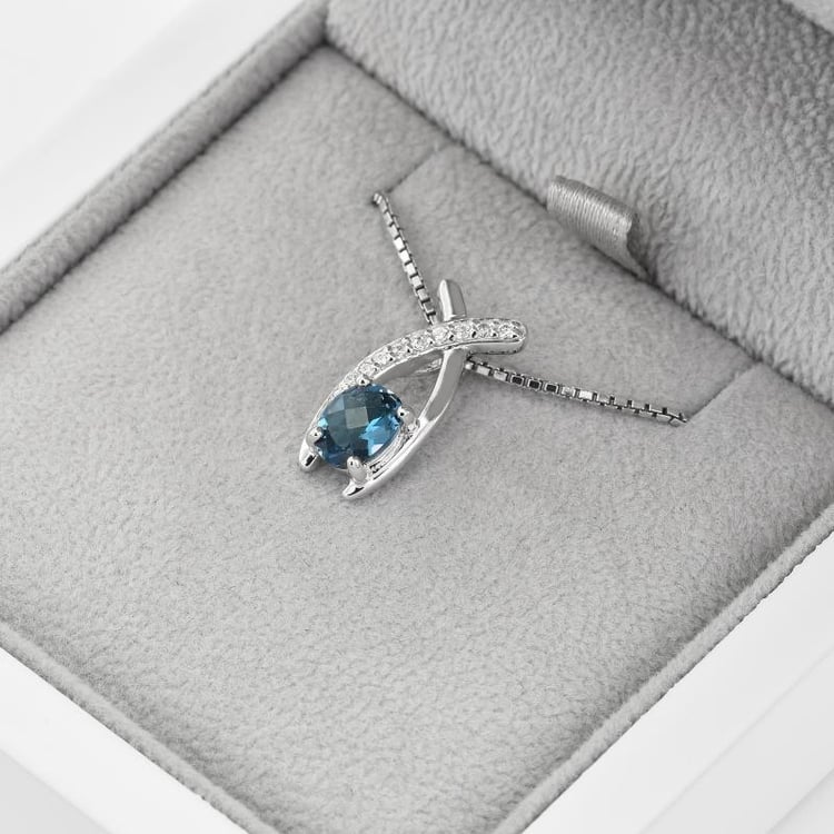 Přívěsek s topazem 40308