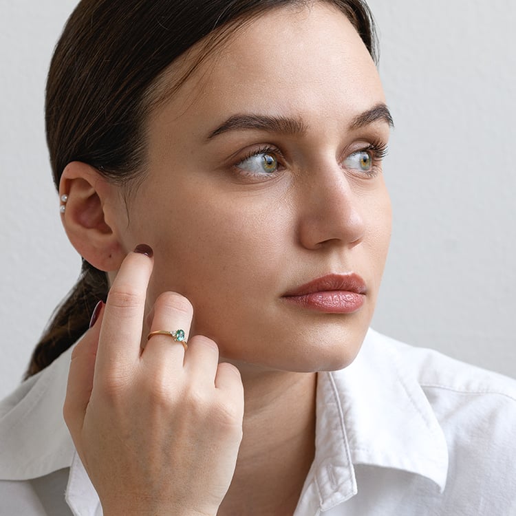 Zásnubní prsten se smaragdem a diamanty Sheldo 133269