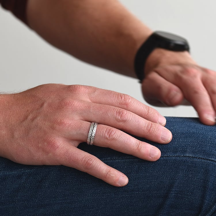 Pánský snubní prsten 64151