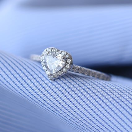 Zásnubní prsten s diamantovým srdcem Yazmin