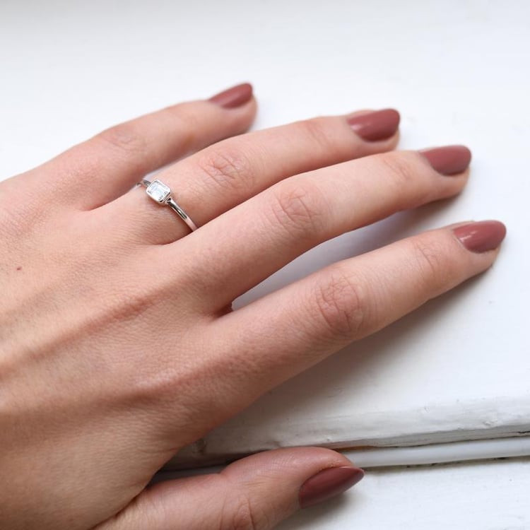 Zlatý zásnubní prsten s certifikovaným diamantem 100348