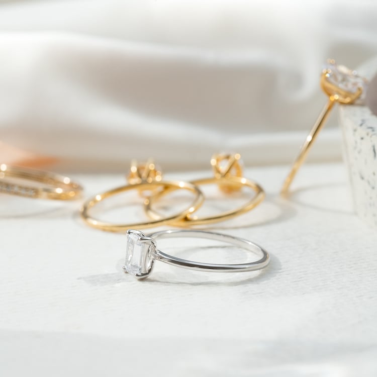 Zásnubní prsten s emerald diamantem Olson 123844