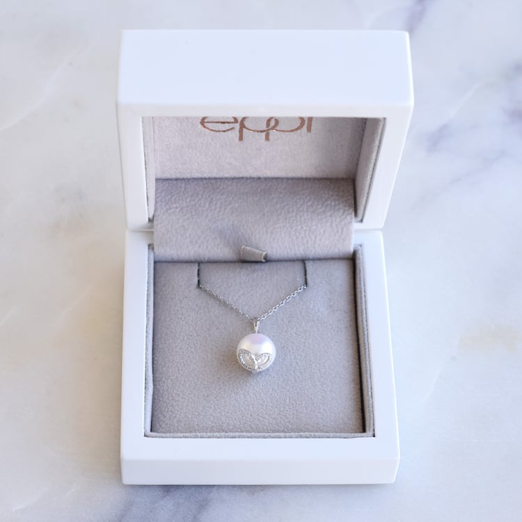 Zlatý přívěsek s perlou 87405