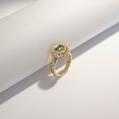 Zlatý prsten s emerald smaragdem a diamanty Mareia