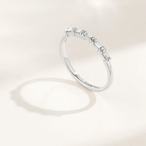 Zlatý eternity prsten s baguette diamanty Vamala