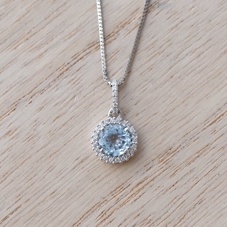 Stříbrný halo náhrdelník s nebesky modrým topazem 60151