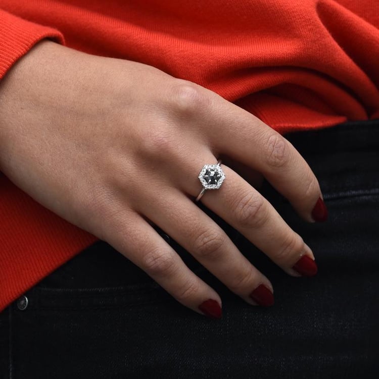 Zlatý prsten s diamantem 49688