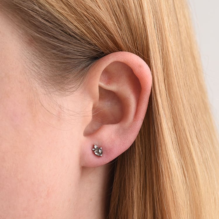 Zlaté náušnice se salt and pepper diamantem 78910