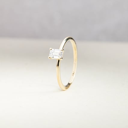 Zlatý zásnubní prsten s 0.9ct certifikovaným emerald lab-grown diamantem Venus