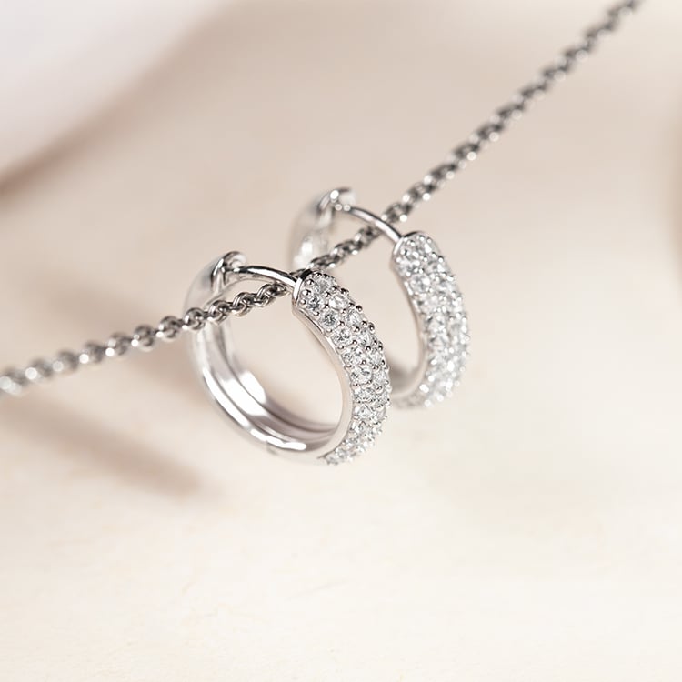 Stříbrné pavé kruhové náušnice s bílými topazy Shaviv 149140