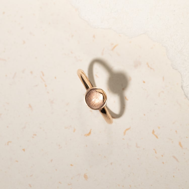 Zlatý prsten s cabochon růženínem Yana 130396