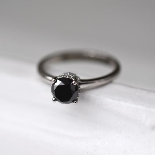 Prsten s černým a bílými diamanty Xela