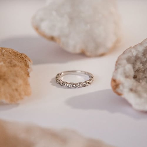 Proplétaný eternity prsten s diamanty Allan