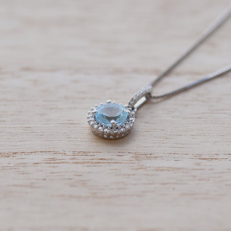 Náhrdelník s nebesky modrým topazem 60153