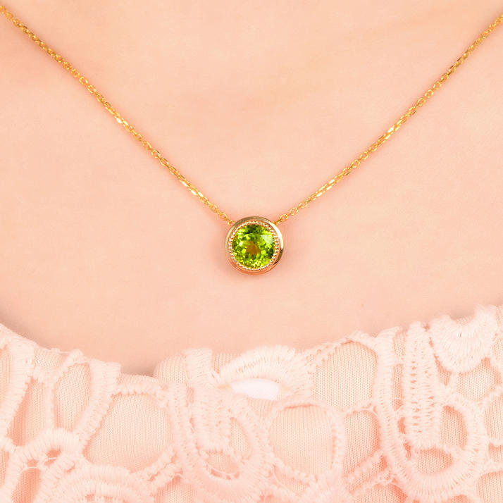 Olivín v zlatém náhrdelníku Shren 9998