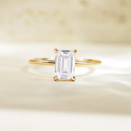 Zásnubní prsten s emerald 0.51ct IGI certifikovaným lab-grown diamantem Olson