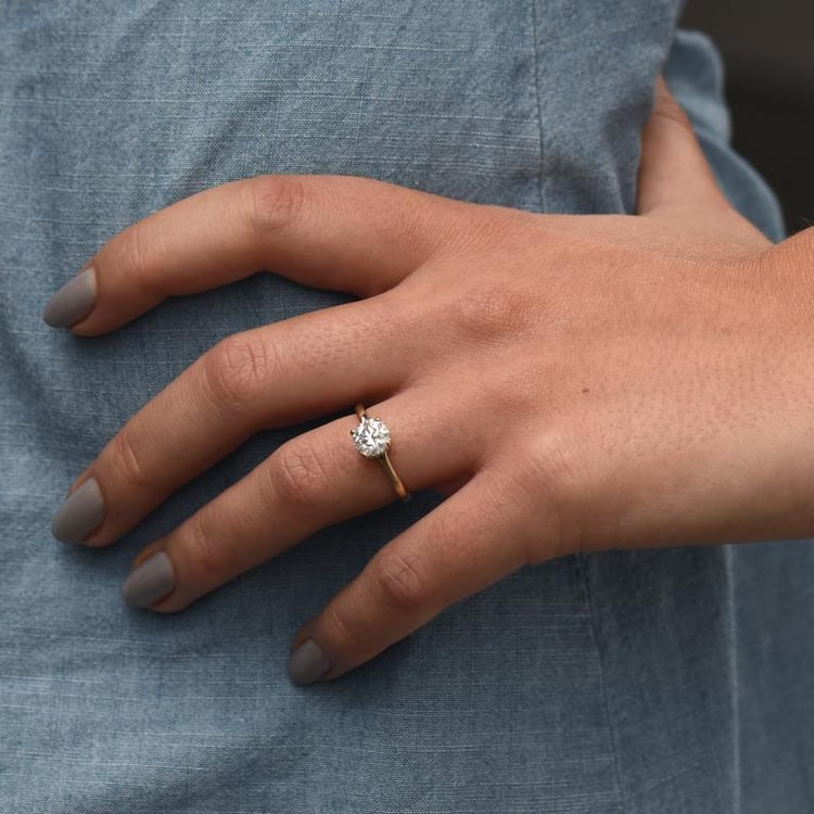 Zásnubní vintage zlatý zásnubní prsten s moissanitem a diamanty 49953