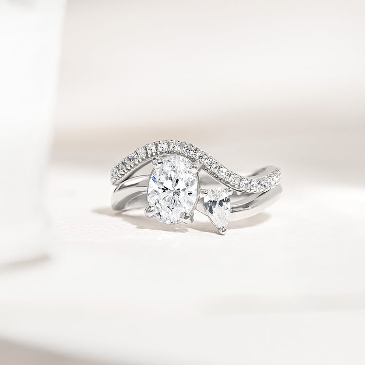 Jedinečný zásnubní set atypických prstýnků s diamanty 156525