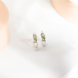 Stříbrné cluster kruhové náušnice s topazy, quartzy a olivíny Limone