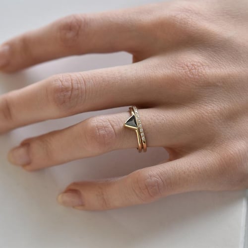 Zásnubní set prstenů ze zlata s černým trojúhelníkovým diamantem Begona