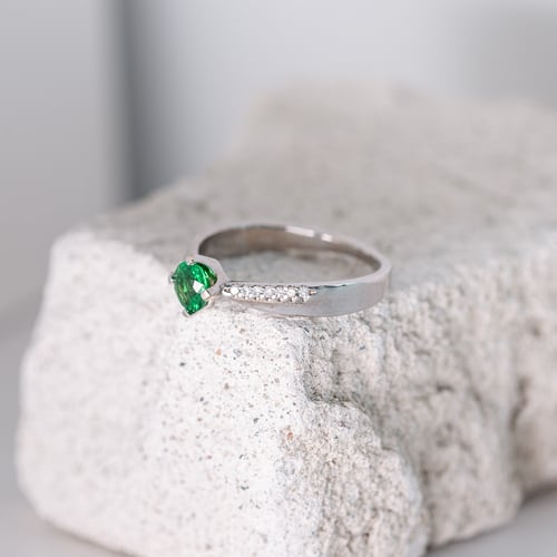 Zlatý prsten s tsavorit granátem a diamanty Sewyn