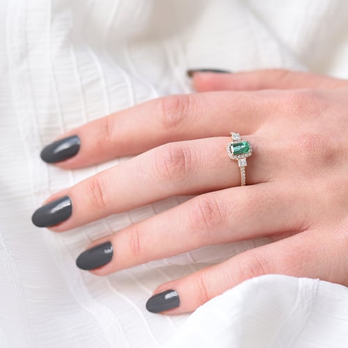 Zlatý prsten s emerald smaragdem a diamanty Dery