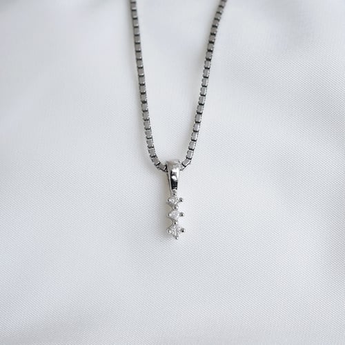 Minimalistický diamantový přívěsek Zusa