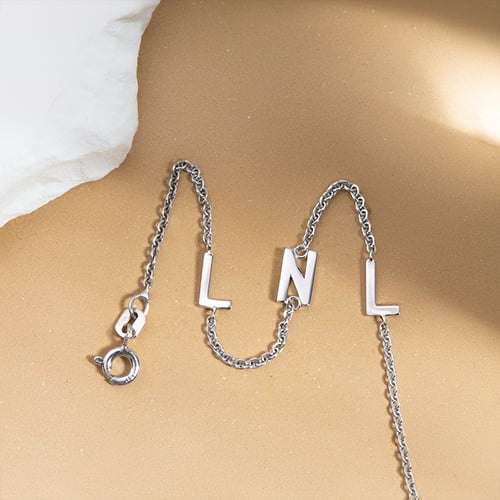 Náhrdelník se 3 písmenky podle vaší volby Lupe